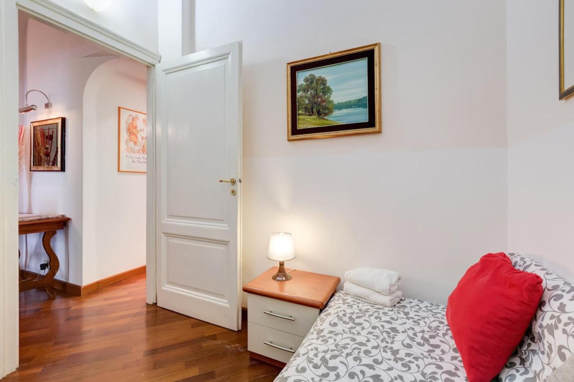 Modern In With Balcony And View *