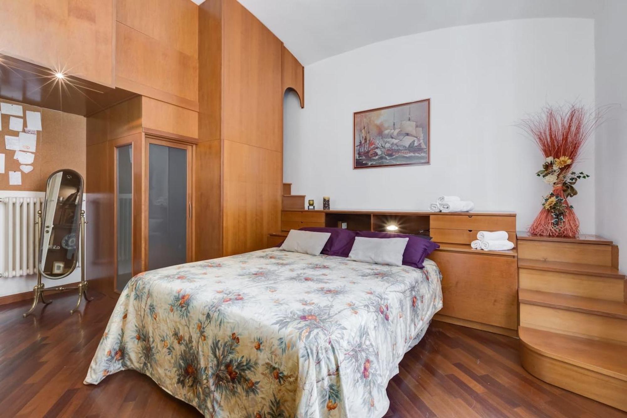 Modern In With Balcony And View Rom